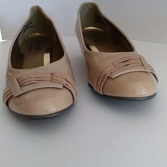 Soft Style Pleated Closed Toe Pumps Heels Shoes 7.5M Tan - Picture 14 of 16